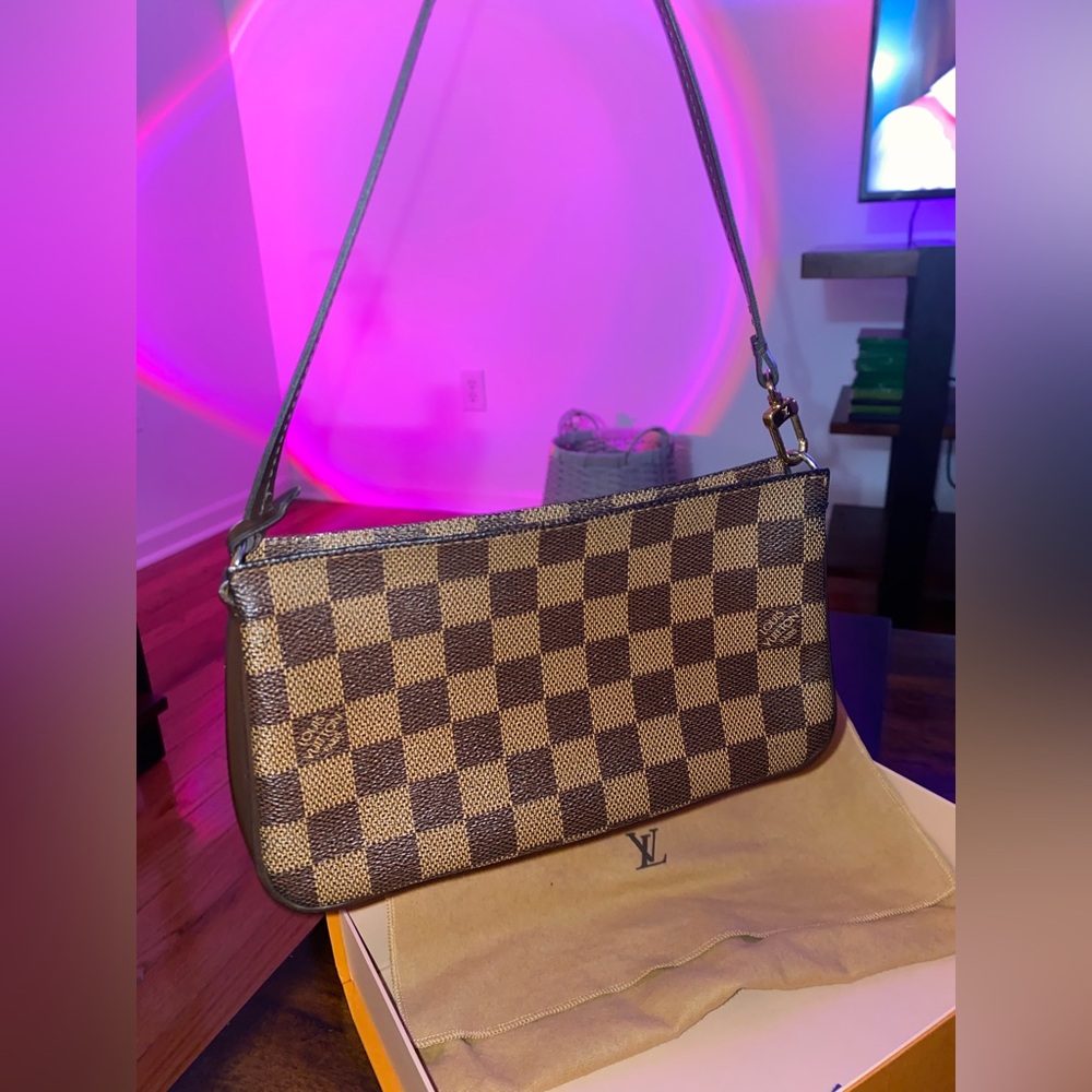 LV Pochette accessories ebene